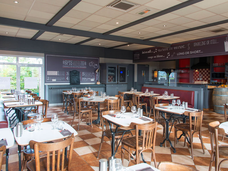 Forensische geneeskunde Immoraliteit Missend Hotel Restaurant Ibis "Coeur de Normandie" in FALAISE - Falaise - Suisse  Normande